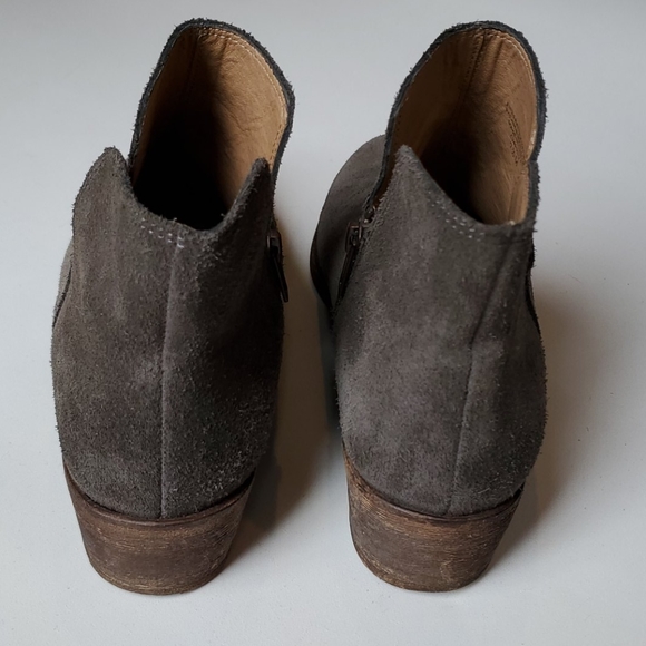 SPLENDID nubuck Hamptyn ankle bootie in smoke 7.5 - Picture 14 of 14